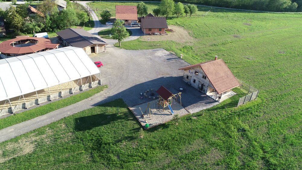 Pogled iz zraka na kamp